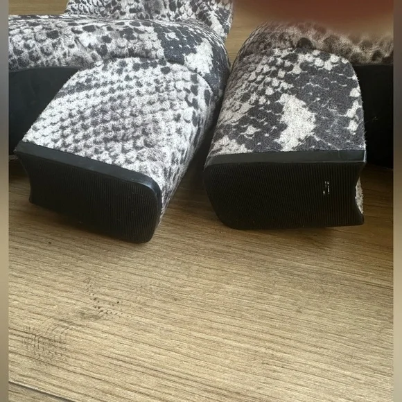 Marc Fisher Snakeskin Pattern Ankle Boots - Picture 2 of 4